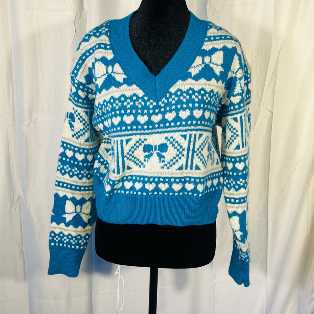 Sold Poof! V-Neck Nordic Style Sweater in Blue and White